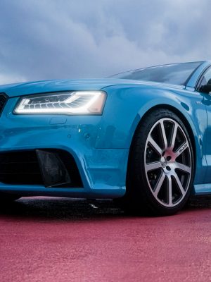 Audi bleu