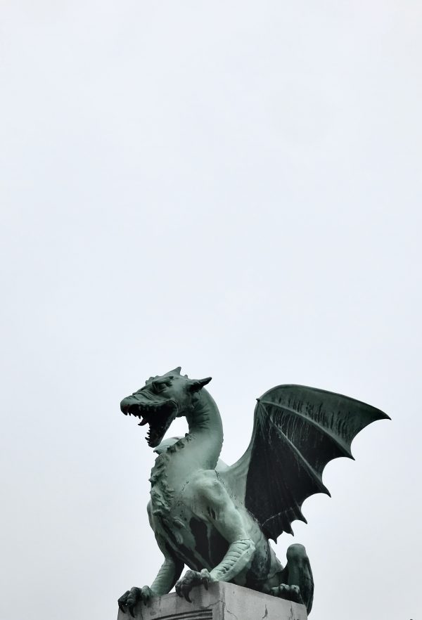 Statue d'une dragon