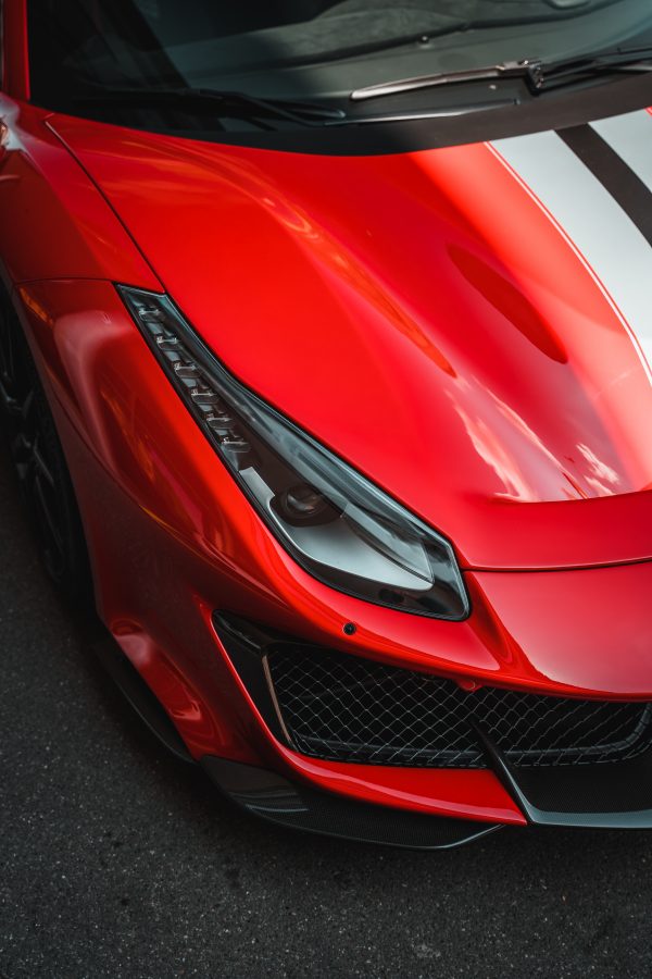Ferrari rouge vue de haut