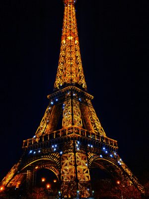 Tour Eiffel éclairée de nuit
