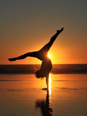 Yoga au coucher du soleil