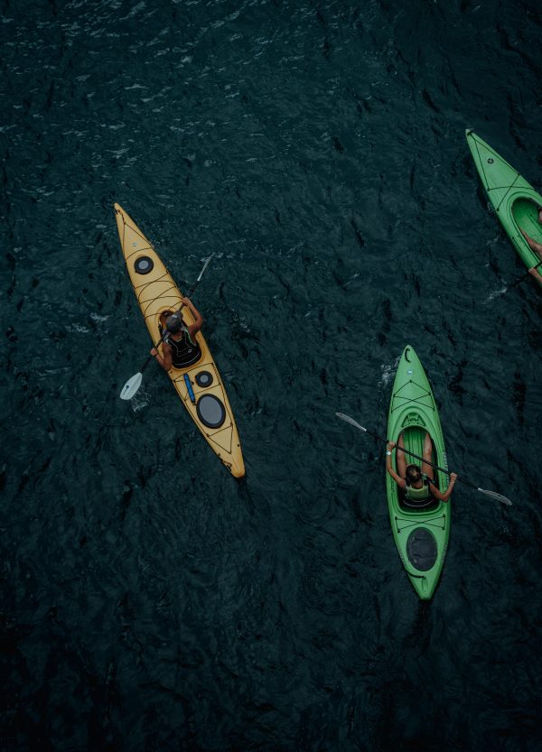 Kayak sur un plan d'eau