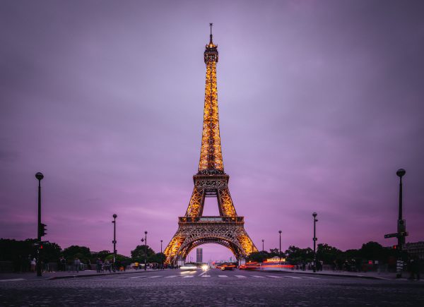 broderie diamant La Tour Eiffel illuminée la nuit