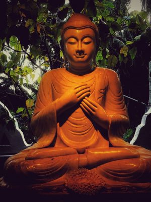 broderie diamant Statue d'une personne assise en position de lotus