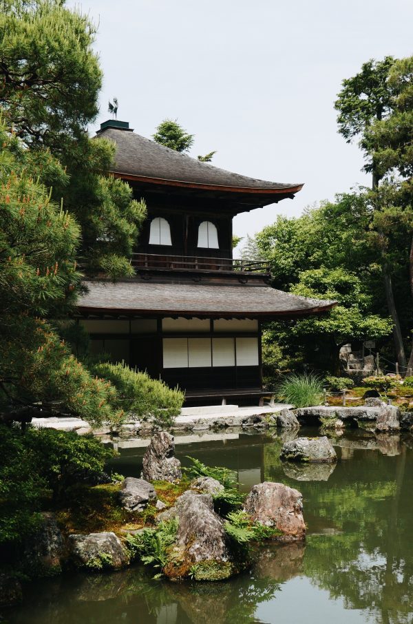 broderie diamant Ginkaku-ji avec un étang au milieu