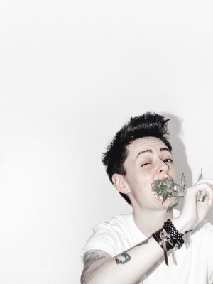 broderie diamant Un homme mangeant une plante